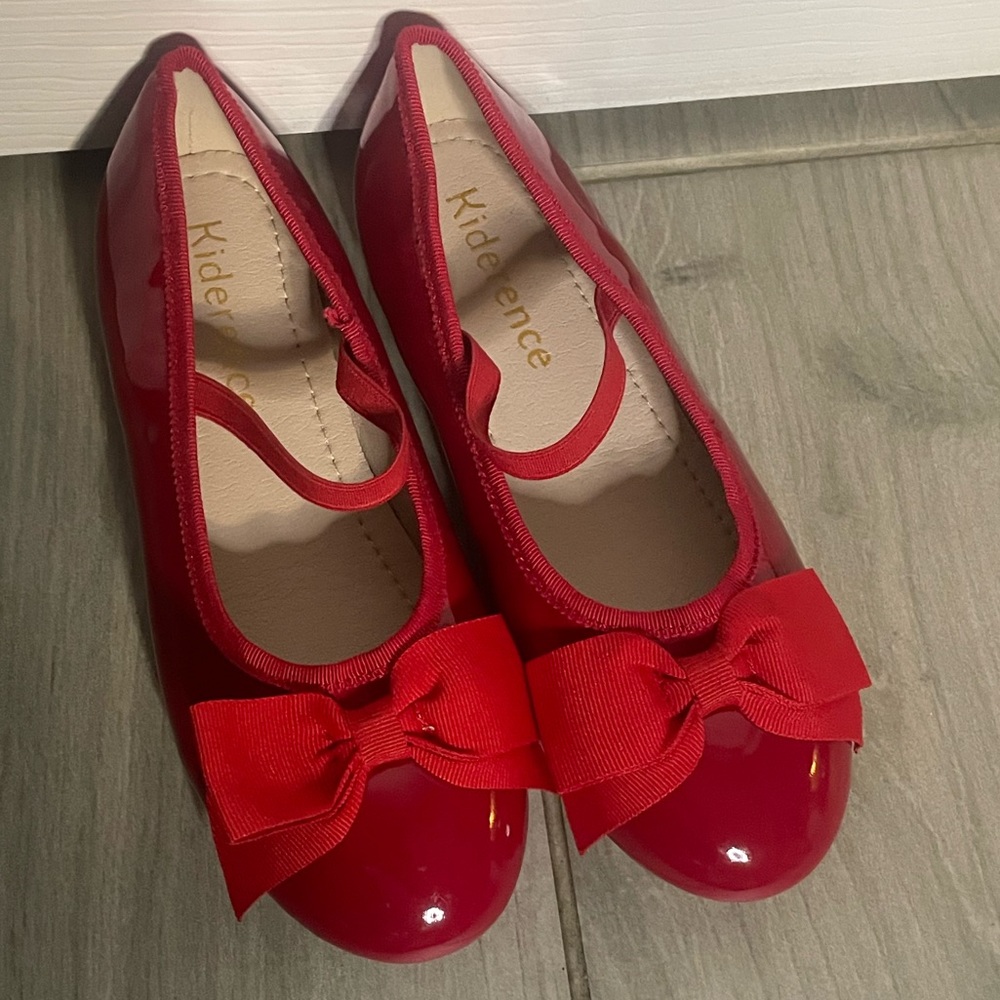 Kid flats size 13 with bow